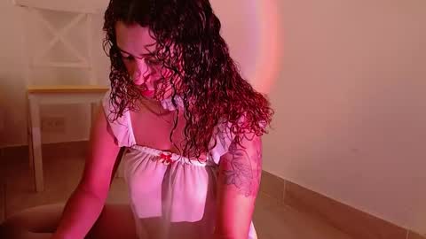 Snapshot of vicky_crazy chatting on January 20, 2:36 pm Vicky  online show from January 20, 2:36 pm