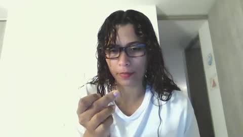 Snapshot of vicky_crazy chatting on April 21, 1:42 am Vicky online show from April 21, 1:42 am