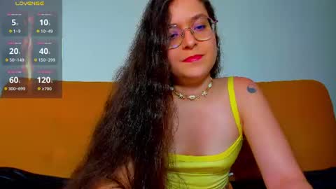 Snapshot of vicky_cristinax chatting on July 23, 10:19 pm Vicky online show from July 23, 10:19 pm