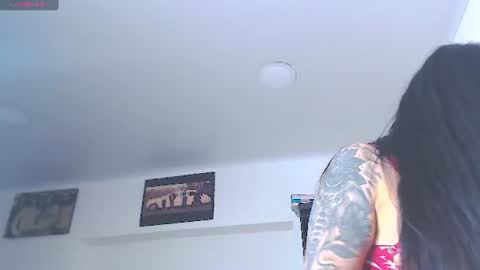 Snapshot of vicky_hotmilf chatting on July 6, 3:03 pm Vicky online show from July 6, 3:03 pm