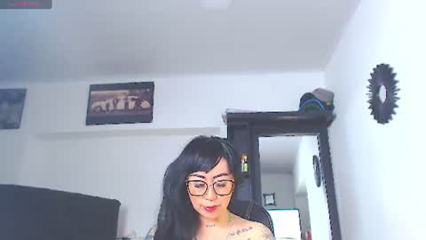 Snapshot of vicky_hotmilf chatting on July 13, 3:15 pm Vicky online show from July 13, 3:15 pm