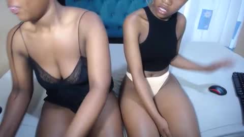 vickyblissx online show from November 17, 4:07 am