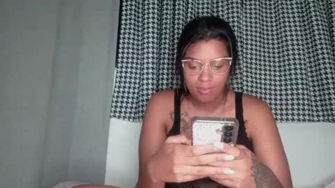 vickyhm22 online show from October 2, 2:51 am