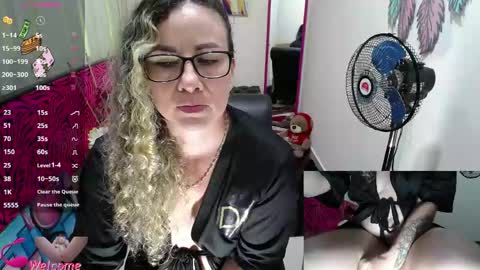 Snapshot of vickysexyx chatting on April 19, 6:32 pm Valentina online show from April 19, 6:32 pm