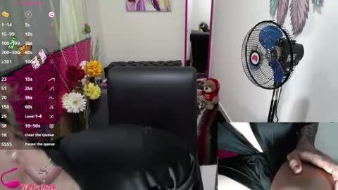 Snapshot of vickysexyx chatting on April 20, 7:04 pm Valentina online show from April 20, 7:04 pm