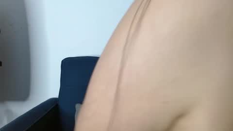 Snapshot of vicno_couple chatting on May 1, 2:05 am david and emma online show from May 1, 2:05 am