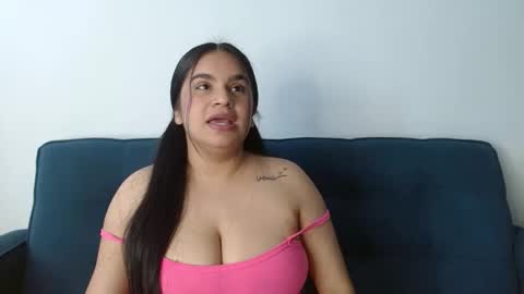 Snapshot of vicno_couple chatting on May 17, 4:36 pm david and emma online show from May 17, 4:36 pm