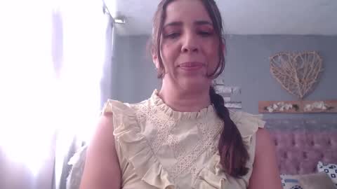 Snapshot of victoria25_meester chatting on December 3, 3:11 pm Hi guys Im victoria Be the one who can control me in PVT online show from December 3, 3:11 pm