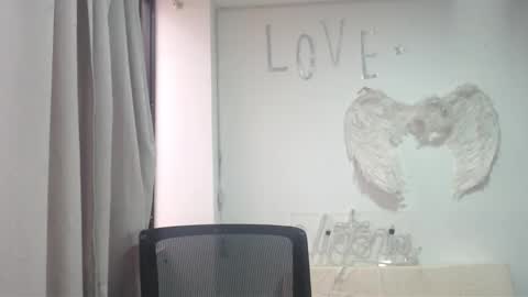 Snapshot of victoria25_meester chatting on September 18, 7:38 pm Hi guys Im victoria Be the one who can control me in PVT online show from September 18, 7:38 pm
