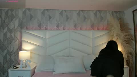 Snapshot of victoria___jonnes chatting on October 8, 11:41 am victoria___jonnes online show from October 8, 11:41 am