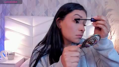 Snapshot of victoria___jonnes chatting on November 11, 12:27 pm victoria___jonnes online show from November 11, 12:27 pm