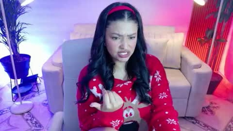 Snapshot of victoria___moon chatting on December 19, 1:29 pm victoria online show from December 19, 1:29 pm