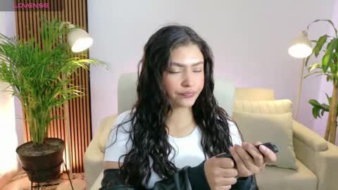 Snapshot of victoria___moon chatting on February 23, 1:08 pm victoria online show from February 23, 1:08 pm