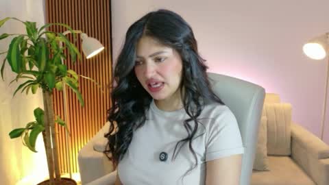 Snapshot of victoria___moon chatting on April 23, 1:46 pm victoria online show from April 23, 1:46 pm