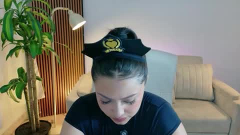 Snapshot of victoria___moon chatting on April 29, 2:21 pm victoria online show from April 29, 2:21 pm