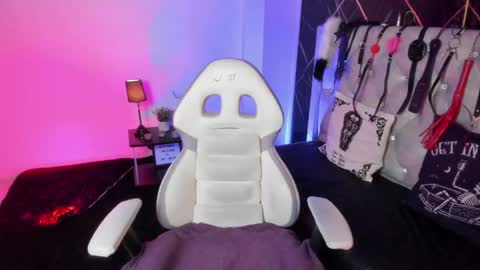 victoria_floyd1 online show from April 21, 8:44 pm