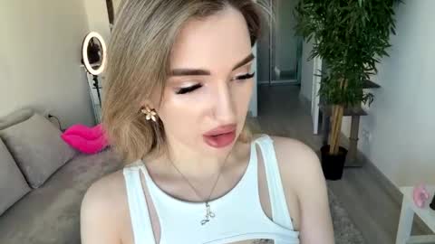 Snapshot of victoria_jess chatting on May 10, 11:15 am Victoria online show from May 10, 11:15 am