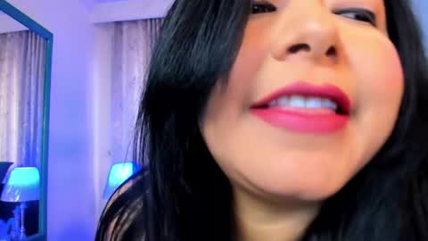 Snapshot of victoria_kim_lee chatting on June 8, 1:11 pm Victoria online show from June 8, 1:11 pm