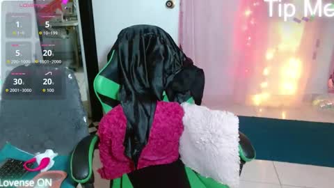 Snapshot of victoria_miler chatting on October 6, 1:58 am VICKY online show from October 6, 1:58 am