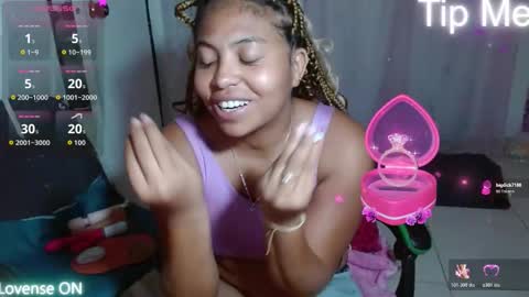 Snapshot of victoria_miler chatting on October 29, 11:06 pm VICKY online show from October 29, 11:06 pm