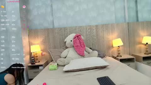 Snapshot of victoria_pachon chatting on May 18, 10:37 pm victoria_pachon online show from May 18, 10:37 pm