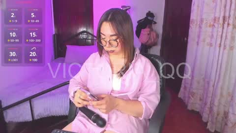 Snapshot of victoria_qq chatting on February 1, 3:30 am D A N I online show from February 1, 3:30 am