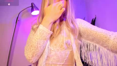 Snapshot of victoria_qq chatting on October 17, 8:33 pm D A N I online show from October 17, 8:33 pm