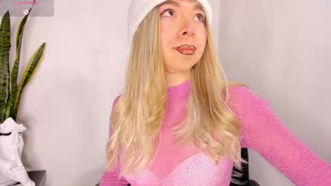 Snapshot of victoria_qq chatting on October 19, 8:53 pm D A N I online show from October 19, 8:53 pm