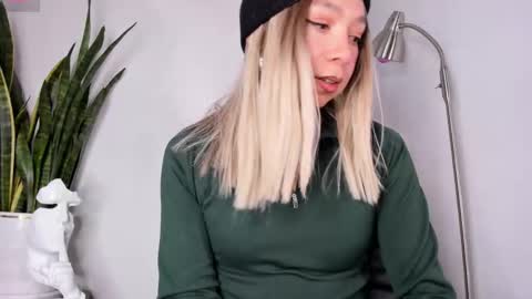 Snapshot of victoria_qq chatting on October 28, 5:04 pm D A N I online show from October 28, 5:04 pm