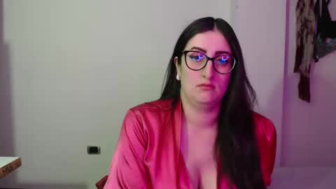 Victoria online show from April 18, 9:15 pm