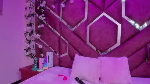 Victoria online show from February 25, 8:29 pm