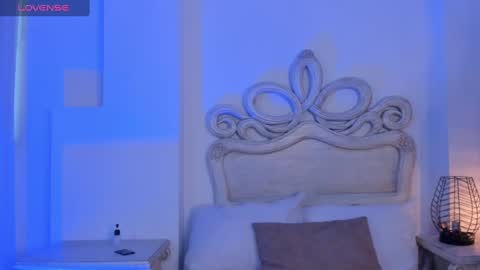 Snapshot of victoria_vallejo chatting on December 5, 11:38 am victoria  online show from December 5, 11:38 am