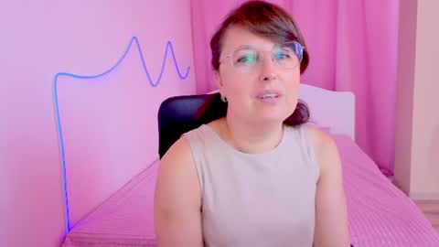 Snapshot of victoria_vvv chatting on July 16, 9:37 am Vika online show from July 16, 9:37 am