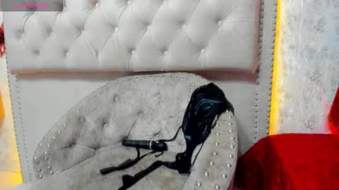 victoriaarousse online show from March 12, 5:24 am