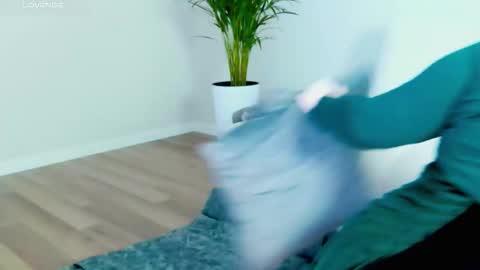 Miss V online show from November 22, 5:39 am