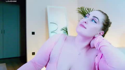 Miss V online show from January 7, 7:49 pm