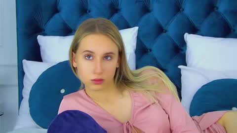 Snapshot of victoriahopson chatting on September 20, 6:36 am Victoria online show from September 20, 6:36 am