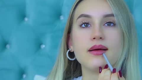 Snapshot of victoriahopson chatting on October 5, 6:34 am Victoria online show from October 5, 6:34 am