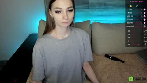 Snapshot of victoriakittty chatting on December 6, 11:25 pm Victoria online show from December 6, 11:25 pm