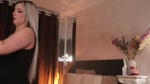 Snapshot of victoriamorrone chatting on May 23, 12:16 am Diddy online show from May 23, 12:16 am