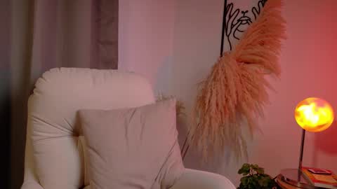 VictoriaNova online show from February 27, 8:20 pm