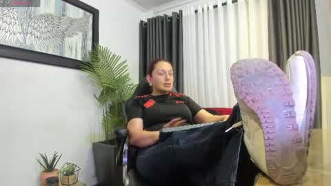 Snapshot of victoriapaker chatting on July 3, 10:54 am victoriapaker online show from July 3, 10:54 am