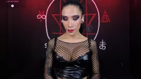Victoria Vampire online show from May 15, 8:05 pm