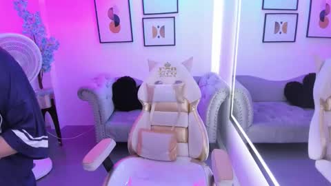 Snapshot of victoriia_doll chatting on February 23, 12:24 pm Victoria. online show from February 23, 12:24 pm