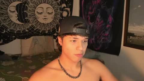 Snapshot of victorino_jhonson chatting on February 2, 12:19 am Victorino Jhonson online show from February 2, 12:19 am