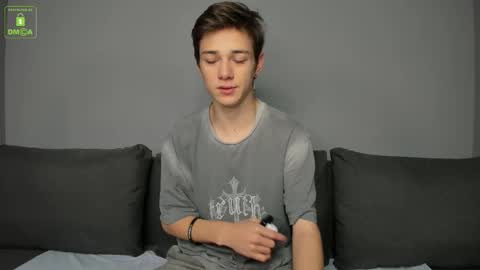 Snapshot of viego_pattel chatting on October 30, 12:28 pm Viego Pattel online show from October 30, 12:28 pm