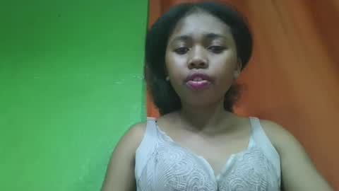 Snapshot of vierge28430 chatting on April 27, 4:32 am vierge28430 online show from April 27, 4:32 am