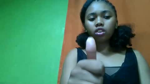 Snapshot of vierge28430 chatting on May 10, 7:46 am vierge28430 online show from May 10, 7:46 am