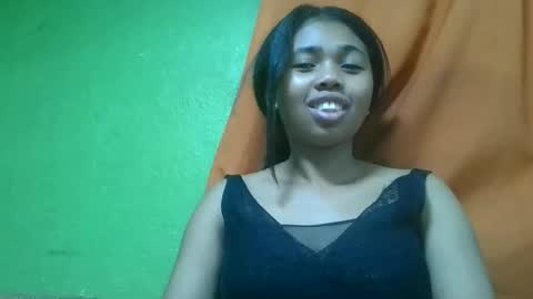 Snapshot of vierge28430 chatting on June 5, 7:25 am vierge28430 online show from June 5, 7:25 am