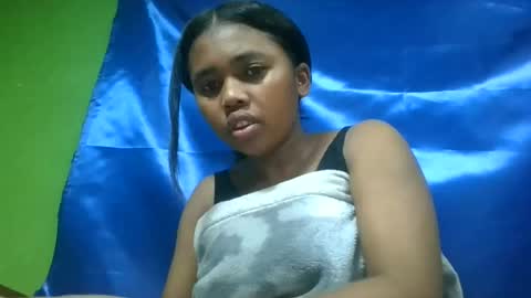 Snapshot of vierge28430 chatting on June 12, 5:45 pm vierge28430 online show from June 12, 5:45 pm